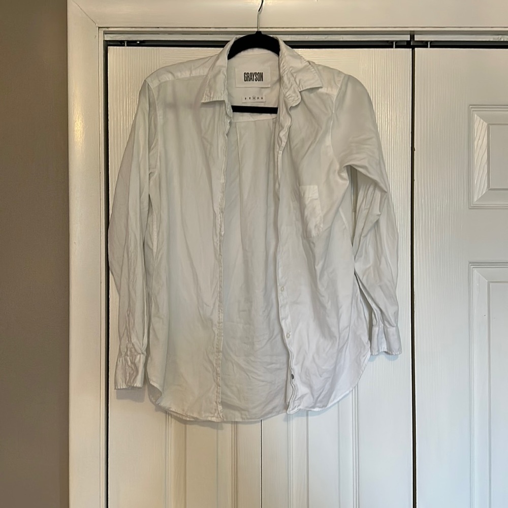 Super soft, white button down shirt from Grayson. Size M